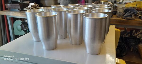 Lote de 10 canecas de alumínio 40 cl. Outros Acessórios de Lar
