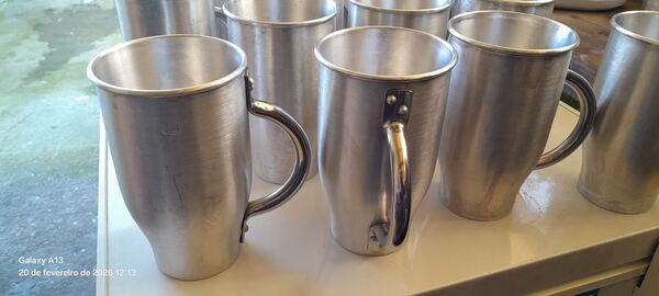 Lote de 10 canecas de alumínio 40 cl. Outros Acessórios de Lar