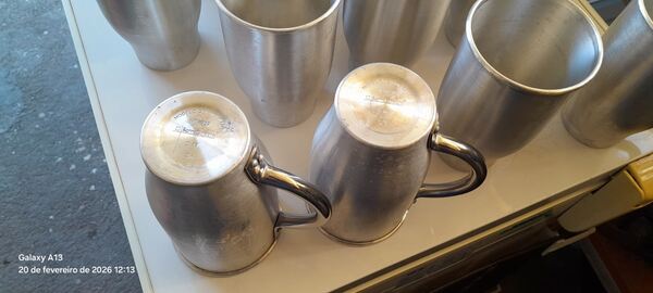 Lote de 10 canecas de alumínio 40 cl. Outros Acessórios de Lar