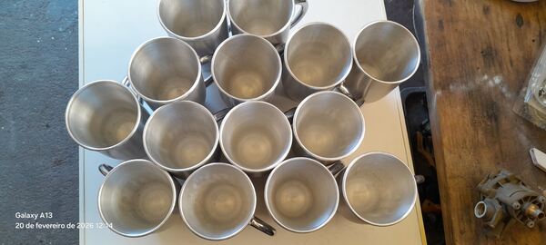 Lote de 10 canecas de alumínio 40 cl. Outros Acessórios de Lar