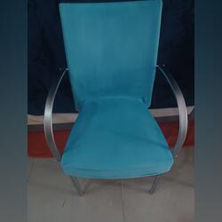 2 cadeiras azuis veludo 35eur.. Mesas e Cadeiras. Santa Maria Maior. Veludo Pele De jantar   Novo / Como novo