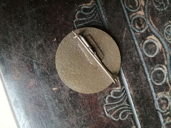 pin antigo em metal , medicina 1988. Pins