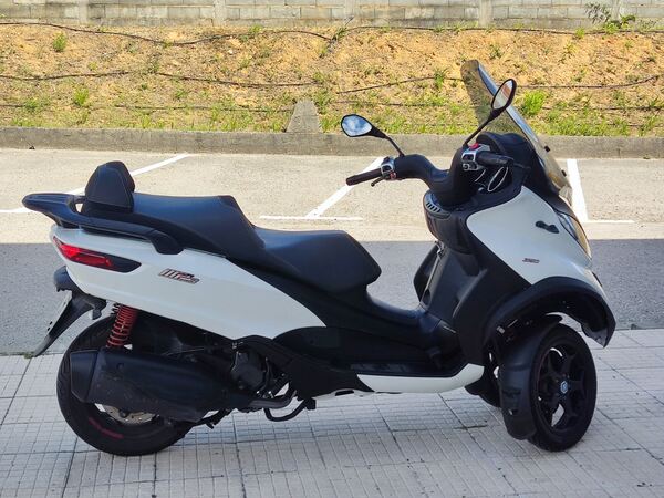Piaggio MP3 350. Motos
