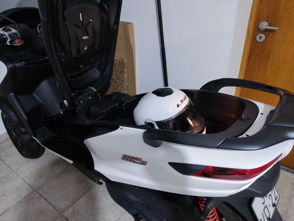 Piaggio MP3 350. Motos