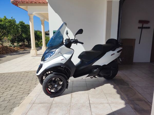 Piaggio MP3 350. Motos