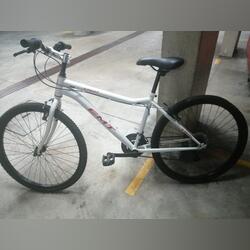 Vendo 4 Bicicletas roda 26 - adulto. Bicicletas. Matosinhos. Montanha 26 Alumínio Branco  18 9v Nenhum 3 Cromado Pedal assistido