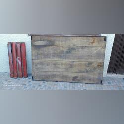 Mesa de trabalho. Bancadas de trabalho