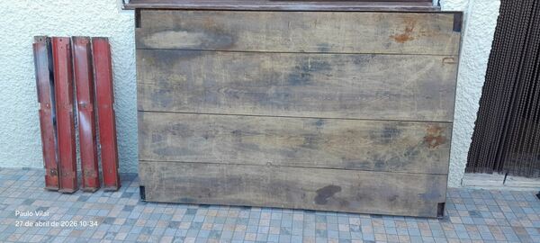 Mesa de trabalho. Bancadas de trabalho