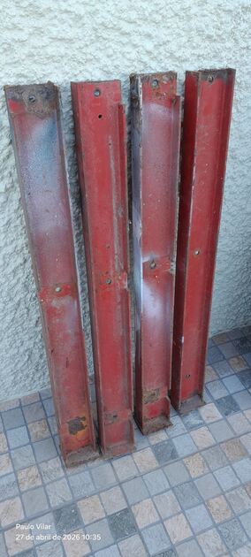 Mesa de trabalho. Bancadas de trabalho