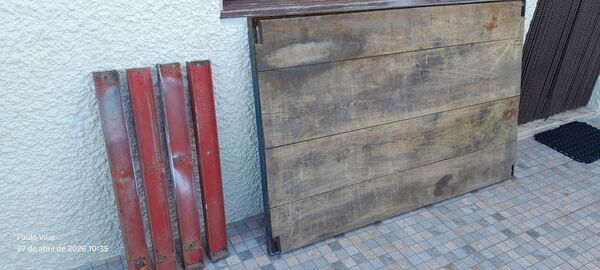 Mesa de trabalho. Bancadas de trabalho