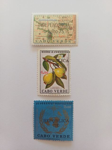 Cabo Verde - 3 selos de 1975 e 1976 com sobrecarga. Selos