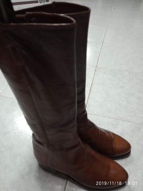 botins de cabedal ensebados . Botas