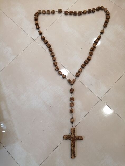 terço antigo , grande de parede em cortiça. Estátuas e artigos religiosos