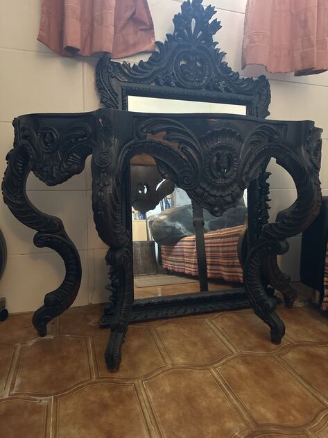 credencia com espelho. Mobiliário antigo