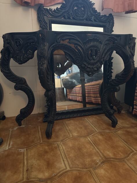 credencia com espelho. Mobiliário antigo