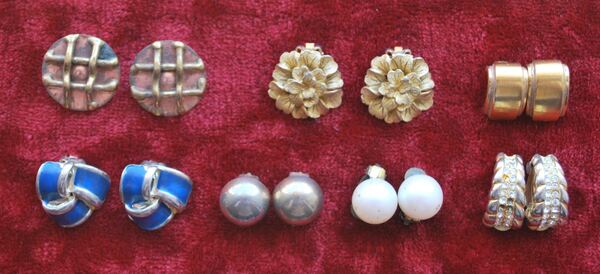 Brincos e Alfinetes dos anos 70 – 80 – 90. Brincos