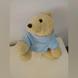 Peluche Urso em beije com roupa em azul bébé . Brinquedos para bebês. Alenquer.      Novo / Como novo 