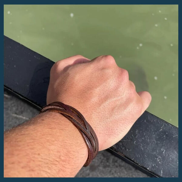 Pulseira em couro vegan. Pulseiras
