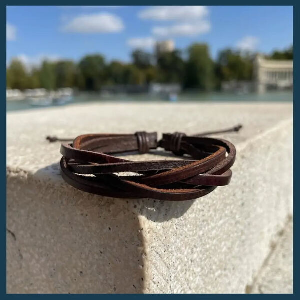 Pulseira em couro vegan. Pulseiras
