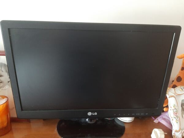 vendo TV LG pequena. Televisores
