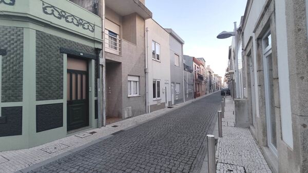 Moradia T4, totalmente renovada na Póvoa de Varzi. Casa e apartamentos para vender