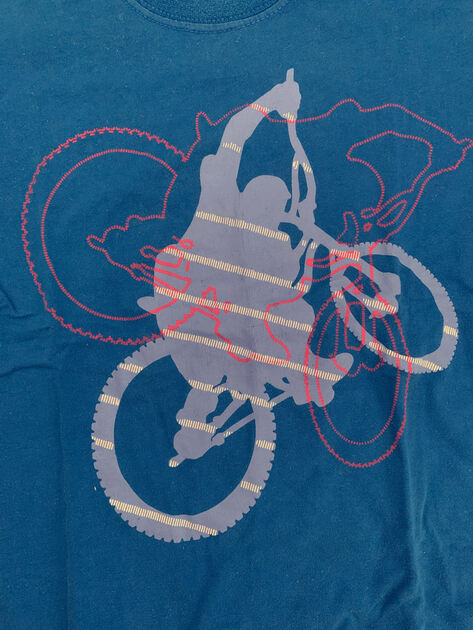 T-Shirt de Criança Unissexo, Azul Forte, como Nova. Camisas e T-shirts