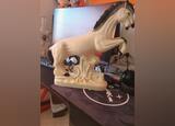 Pessa de colecçãum cavalo branco com 50 snos como . Outras Artes e Coleccionismo