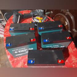 vendo pack de 5 baterias de chumbo . Outros Acessórios e Peças para Motos