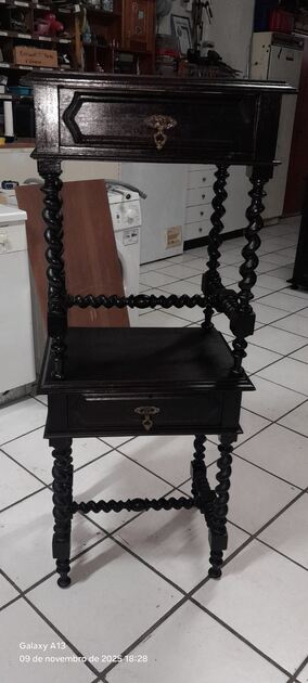 Par de mesinhas de cabeceira nº 3. Mesinhas