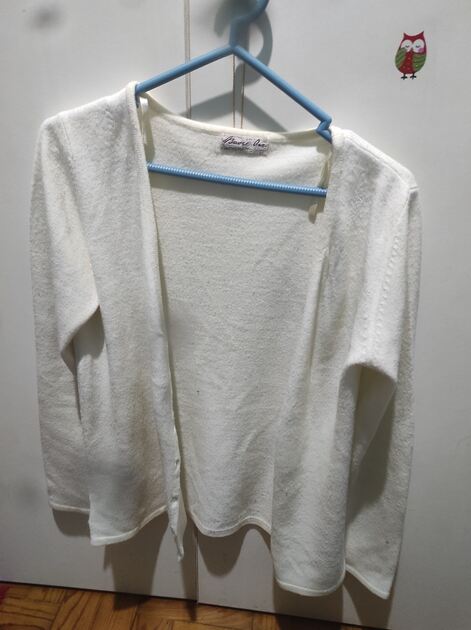 Casaco branco de algodão fino de mulher de verão . Casacos mulher