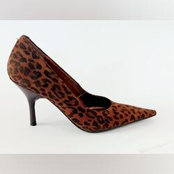 Sapatos estmpado leopardo tamanho 34. Sapatos tacão