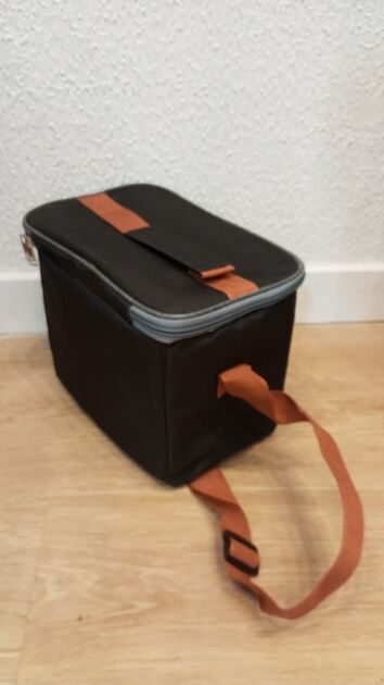 Lancheira Preta. Outras Malas