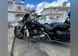 Harley davidson road king . Motos