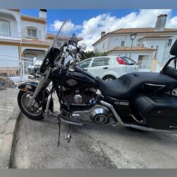 Harley davidson road king . Motos. Setúbal. 2005  Harley-Davidson 74.000 km   1449 cc Com dois lugares Com encosto Muito bom