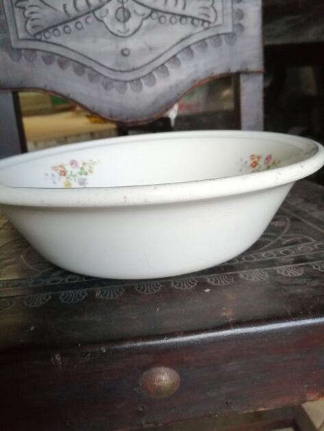 prato fundo/saladeira antiga da Cesol ,portuguesa. Artesanato