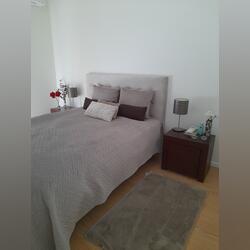 Alugo quarto a Estudante Erasmus  PORTO . Ofereço Quarto para Arrendar. 16 m2 1 quarto Cama de casal   1 banho Médio (4-11 meses) Andar intermédio Ar condicionado Casa de banho privada Internet Mobiliado Quarto privado Elevador Limpeza incluída Sem animais domésticos Proibido fumar