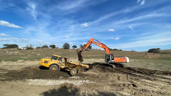 Manobrador de Máquinas de Movimentação de Terras. Outros Empregos