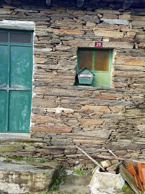 Casa urbana . Terreno Rústico