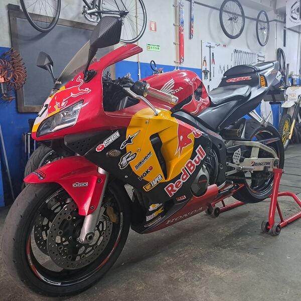 Honda cbr 600rr . Motos