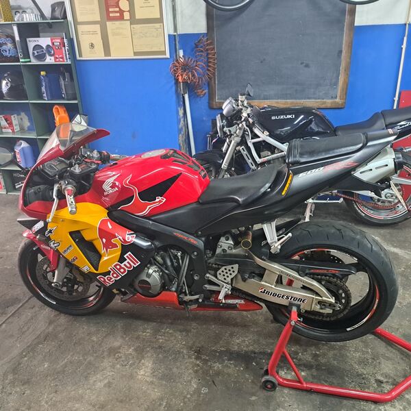 Honda cbr 600rr . Motos