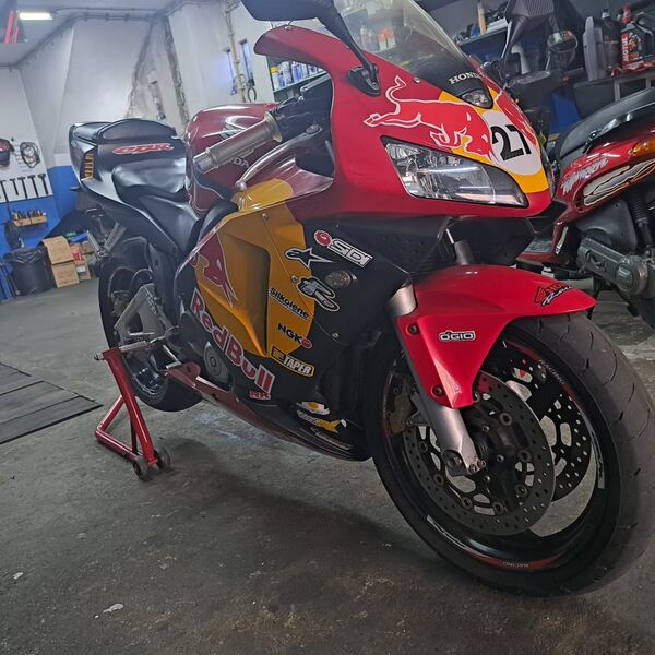 Honda cbr 600rr . Motos