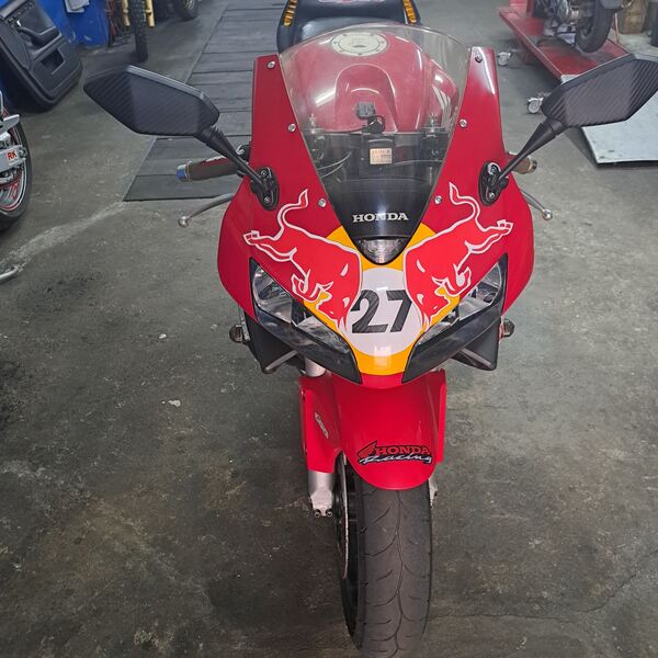 Honda cbr 600rr . Motos
