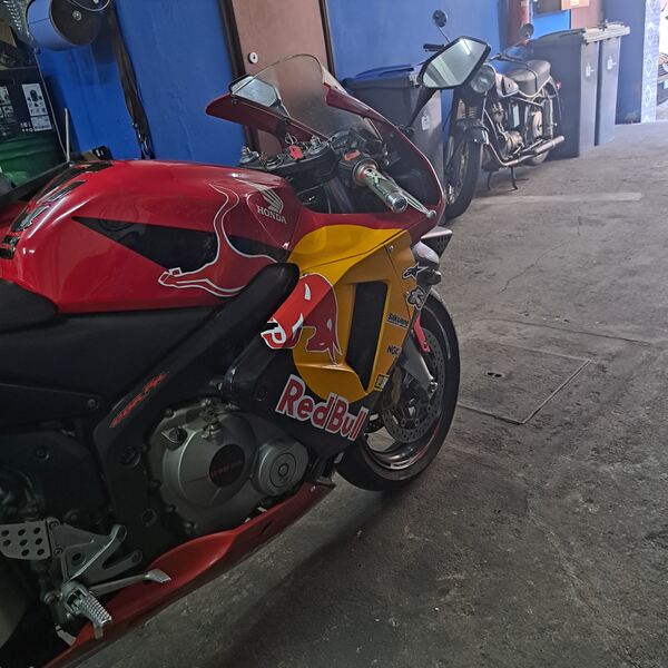 Honda cbr 600rr . Motos