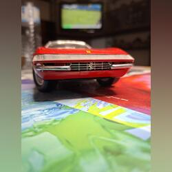 Ferrari 365 GTS . Miniaturas