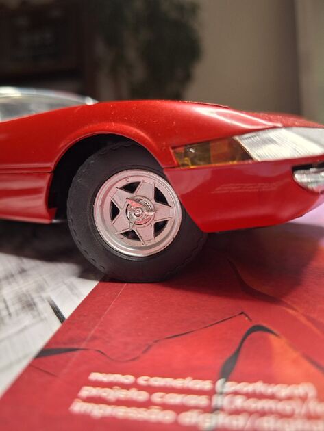 Ferrari 365 GTS . Miniaturas