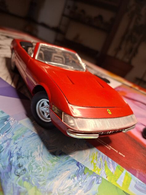Ferrari 365 GTS . Miniaturas