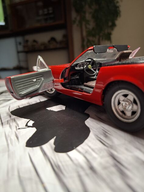 Ferrari 365 GTS . Miniaturas
