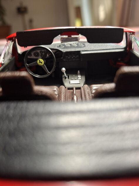 Ferrari 365 GTS . Miniaturas