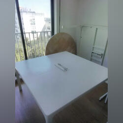 Vendo mesa técnica branca. Mesas