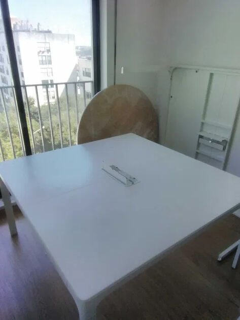 Vendo mesa técnica branca. Mesas